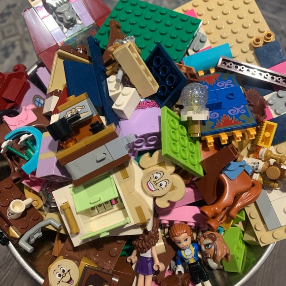 LEGO 1 lb. Bag Miscellaneous Pieces Lego Friends - Picture 7 of 11